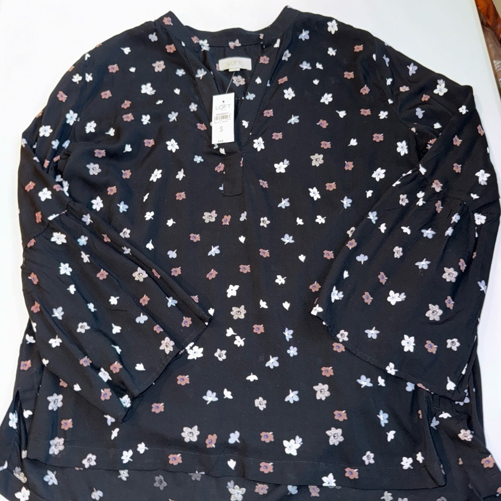 Loft Women's Long Sleeve Blouse Black with Flowers Size Small ‎ NEW NWT